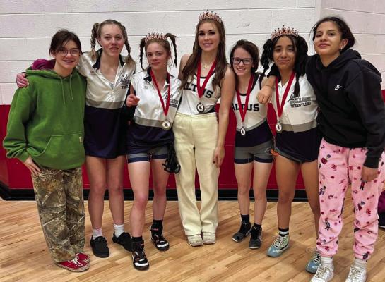 Lady Bulldogs wrestlers place in contest