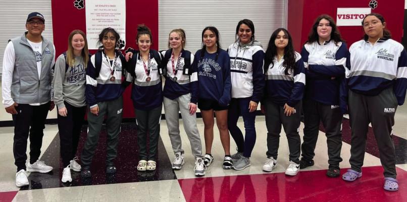 Lady Bulldogs come out on top in wrestling tournament